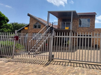 House For Sale in ROOIHUISKRAAL