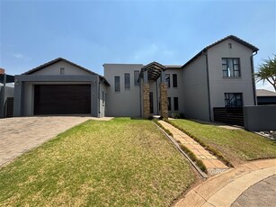 5 Bed House in Copperleaf