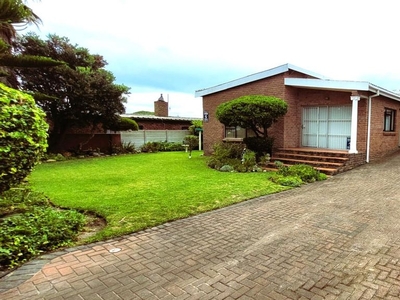 4 Bedroom House For Sale in Gansbaai Central