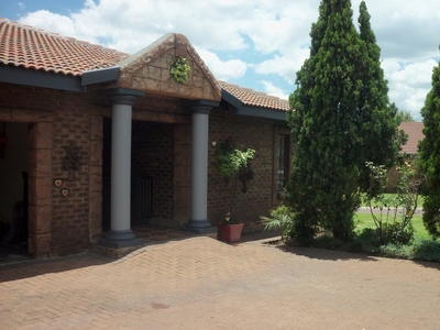 3 Bedroom House For Sale In Roberts Estate