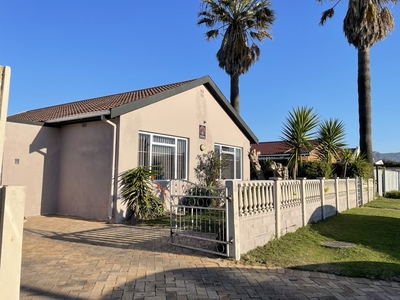 3 Bedroom House To Rent In Grassy Park