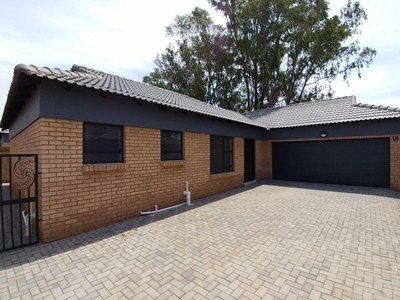 Cluster For Sale in Baillie Park, North West