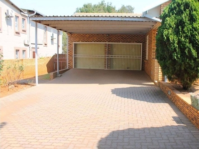 Fully furnished three bedroom house including boat for sale in Vaal Marina