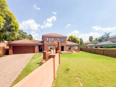 Large family home for sale in secure Eldo Glen Estate