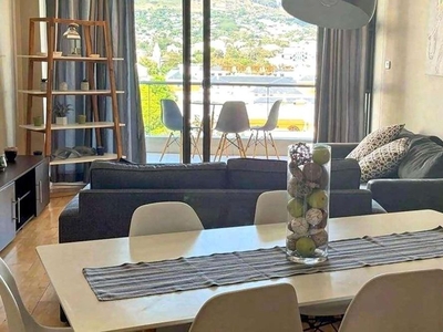 Luxurious 2-Bedroom Apartment with Majestic Views of Table Mountain. Airbnb Friendly.