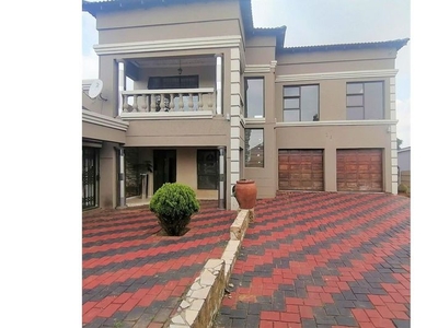 Luxurious four bedroom home for sale in Meyerton South