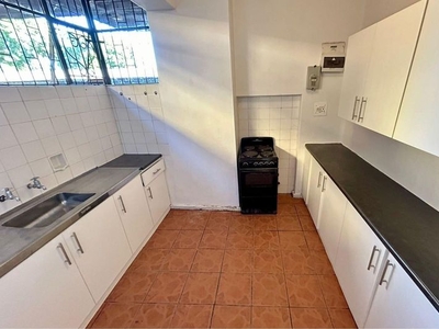 Spacious 1 Bedroom Ground Floor Apartment For Sale In Parow Valley