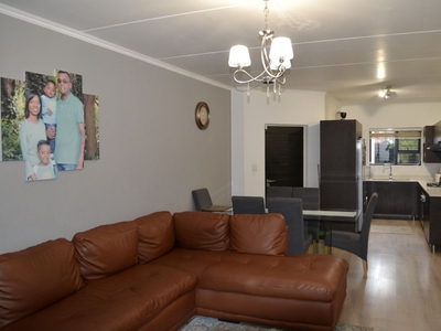 3 Bedroom Sectional Title For Sale in Greenstone Hill