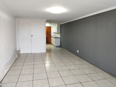 2 Bedroom Flat To Let in Humansdorp