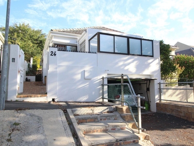 2 Bedroom Townhouse to rent in Vredehoek