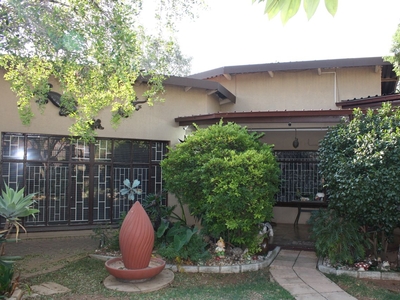 4 Bedroom Freehold For Sale in Protea Park