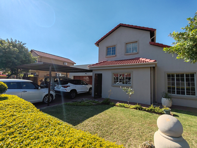 4 Bedroom Freehold For Sale in Waterkloof AH