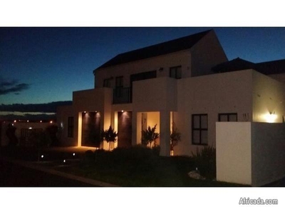 6 Bedroom House For Sale in Blue Lagoon