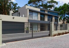 4 Bedroom House For Sale in Tokai