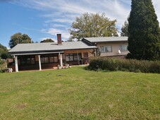 6 Bedroom House For Sale in Mooi River