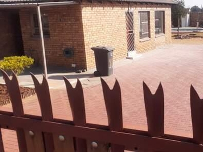 4 bedroom, Akasia Gauteng N/A