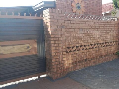 House For Sale In Hospital View, Tembisa