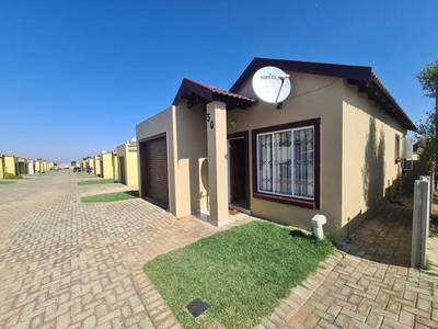 Townhouse For Sale In Mohlakeng, Randfontein