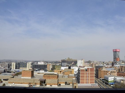 0.5 Bedroom Apartment To Let in Maboneng
