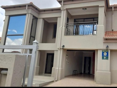 5 Bedroom House For Sale in Serala View