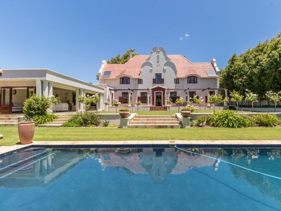 7 Bedroom House For Sale in Constantia