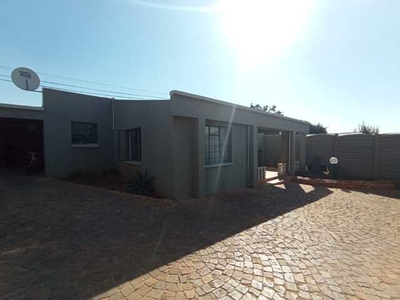 Apartment For Rent In Florida North, Roodepoort