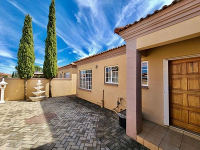 House For Sale In Baillie Park, Potchefstroom