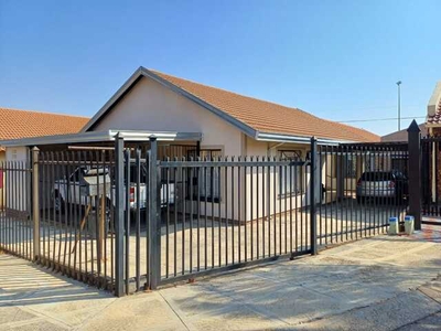 House For Sale In Mabopane Unit M, Mabopane