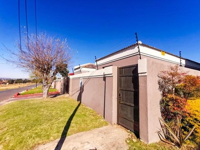House For Sale In Pimville Zone 5, Soweto