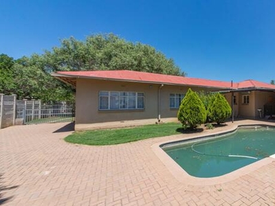 House For Sale In Suidrand, Kroonstad