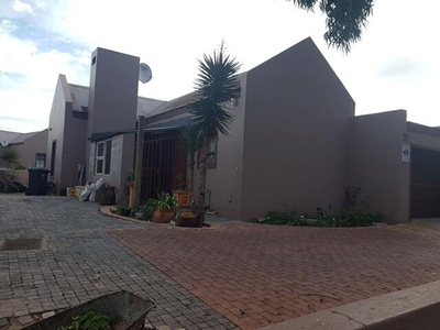 Townhouse For Sale In Bluewater Bay, Saldanha