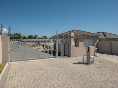 Townhouse For Sale In Glenroy Park, Port Elizabeth