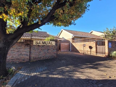 Townhouse For Sale In Heuwelsig, Bloemfontein