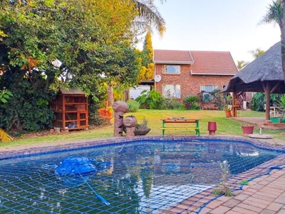 Townhouse For Sale In Moreleta Park, Pretoria