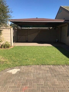 Townhouse For Sale In Vanderbijlpark Se 1, Vanderbijlpark