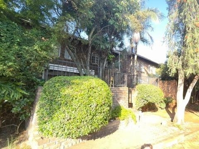 Townhouse For Sale In Waterkloof Glen, Pretoria