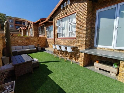 Townhouse For Sale In Wilro Park, Roodepoort
