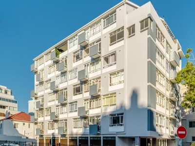 2 Bedroom apartment to rent in Sea Point, Cape Town