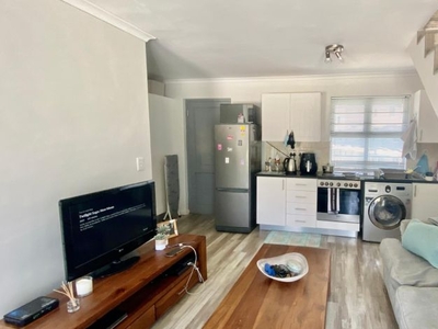 2 Bedroom duplex apartment to rent in Rondebosch, Cape Town
