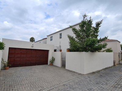 2 Bedroom House To Rent in Sunninghill