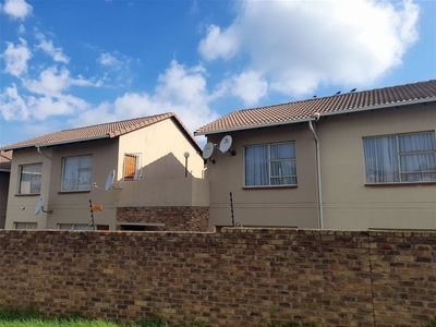 2 Bedroom Townhouse For Sale in Naturena