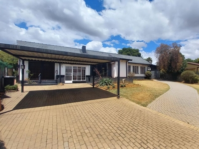 4 Bedroom House For Sale in Isandovale