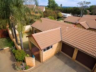 2 Bed Townhouse in Weltevreden Park