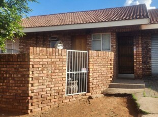 2 Bedroom Townhouse for sale in South Ridge