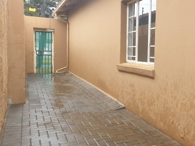1 Bedroom Apartment Sold in Krugersdorp North