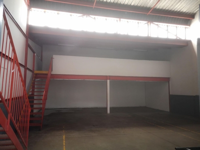 239m² Warehouse To Let in Jet Park