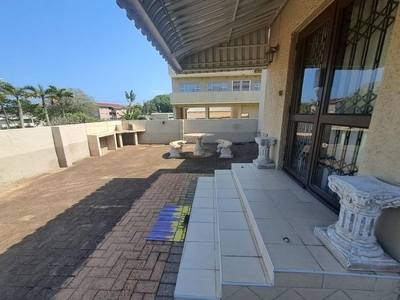 2.5 Bedroom Townhouse For Sale in Uvongo Beach