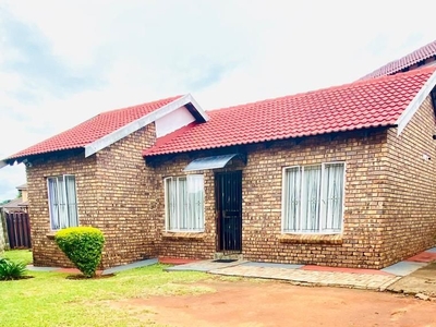 3 Bedroom House For Sale in Kingsview Ext 3