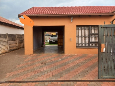 3 Bedroom House For Sale in Pretoria North