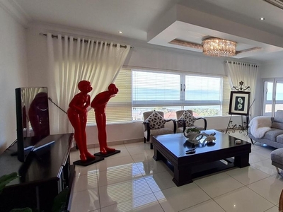 3 Bedroom Penthouse For Sale in Uvongo